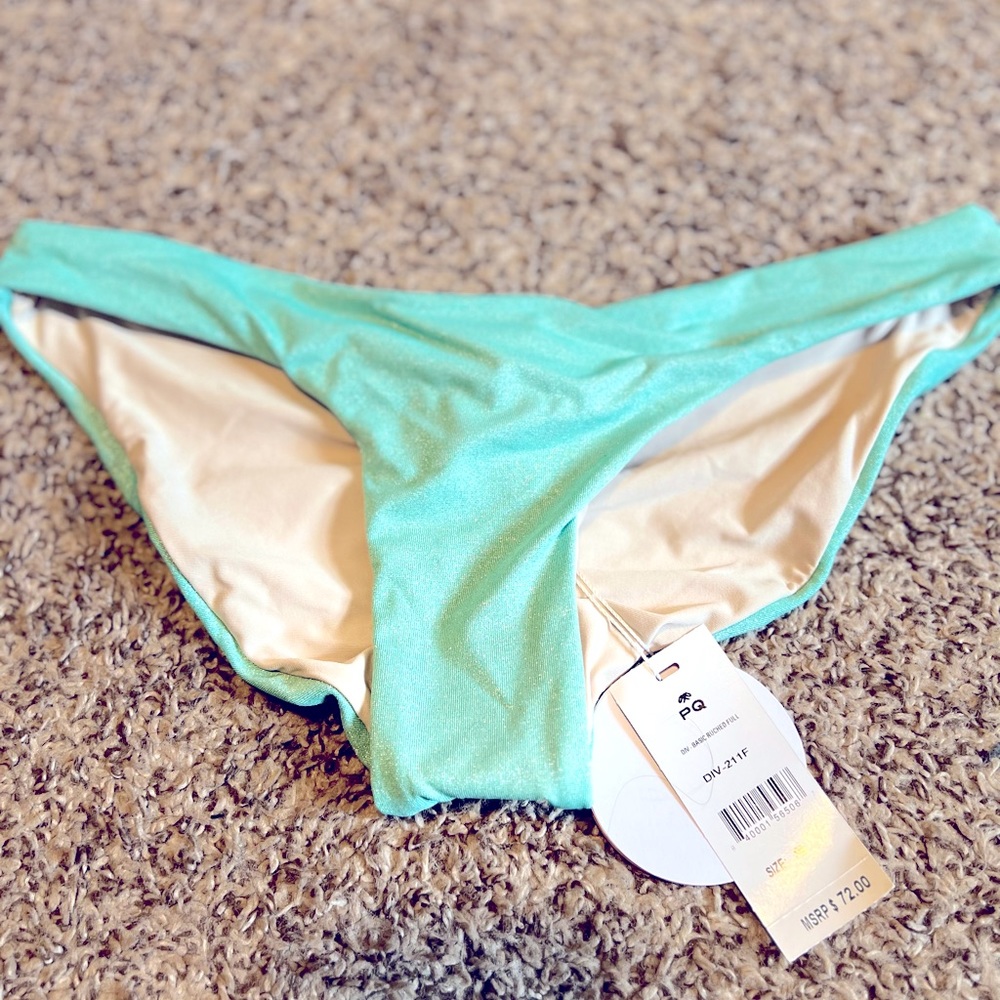 Basic Ruched Hipster Bikini
Bottoms
